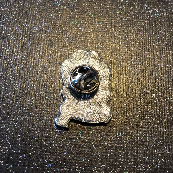 Toe Bean Team Pin - Picture 3 of 3